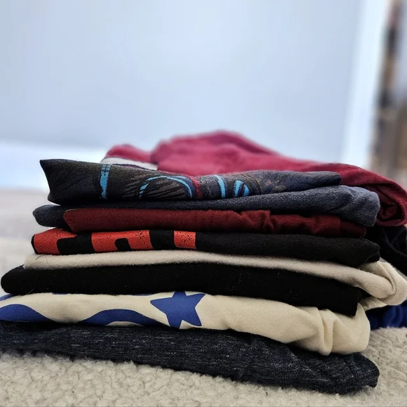 Huge Tshirt Bundle - Picture 2 of 4